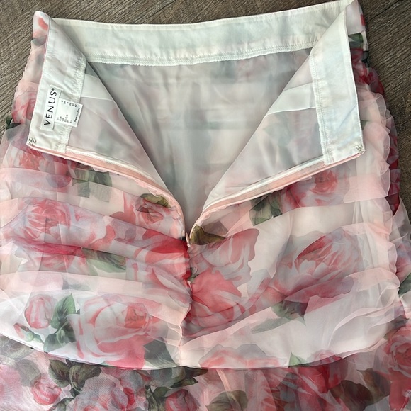 Venus Asymmetrical Skirt - Picture 5 of 6